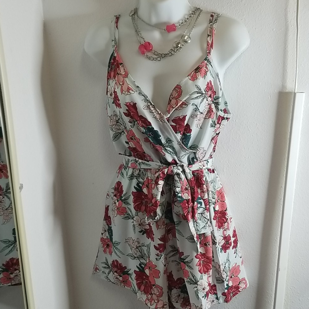 Floral Romper - Picture 2 of 8